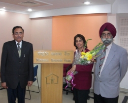 2009-A bouquet for Ms Daswani's session, by Directors of Reserve Bank of India- National Housing Board, Delhi (Feb 28,2009)